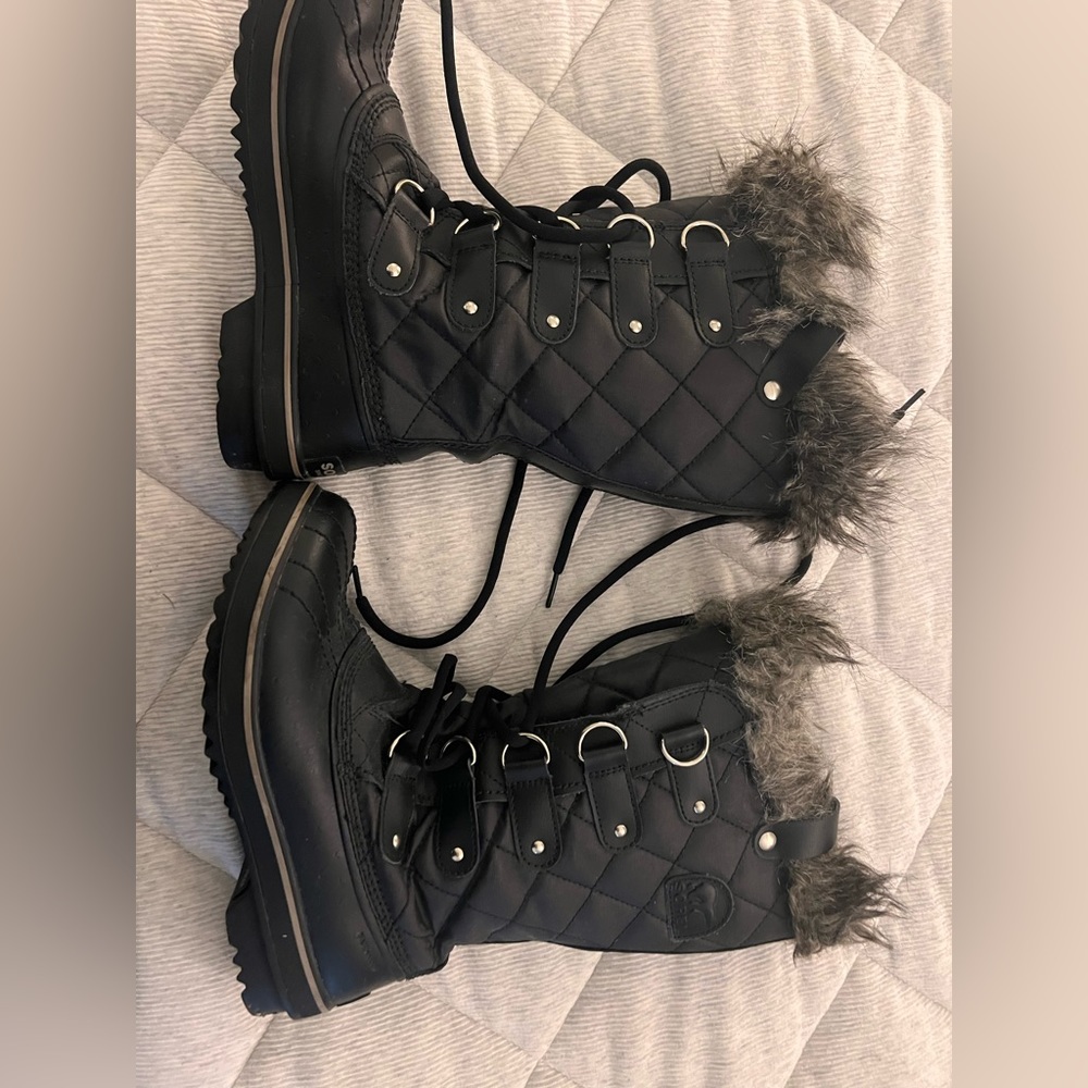 SOREL snow boots 7.5 great condition